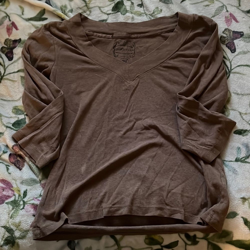 Pretty brown short sleeve shirt. Cute and light.